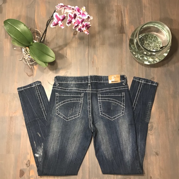 Dollhouse dark wash distressed skinny jeans - Picture 5 of 6